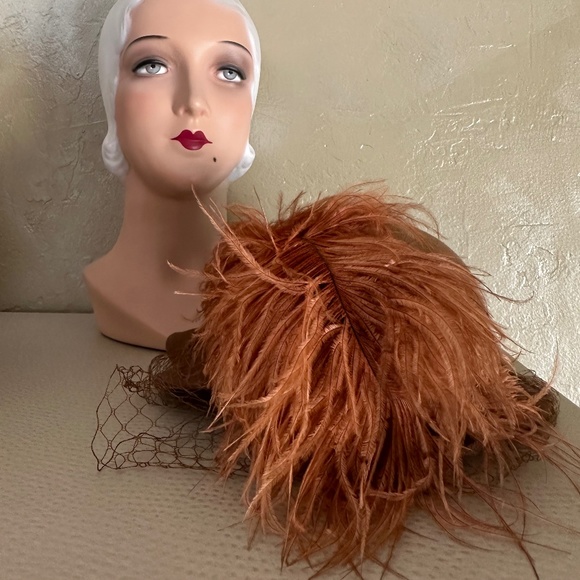 CAPTIVATING 1930s' TAN CLOCHE HAT WITH RUST OSTRICH FEATHERS + VEIL - Picture 11 of 13